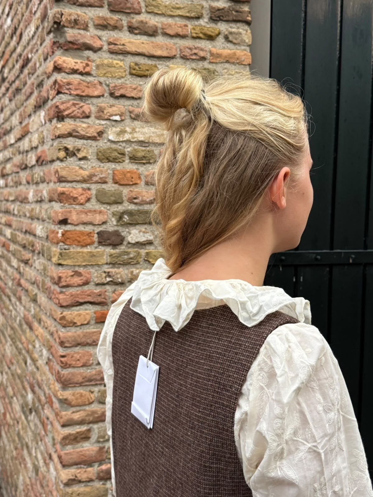 Geborduurde ecru blouse met gerimpelde kraag