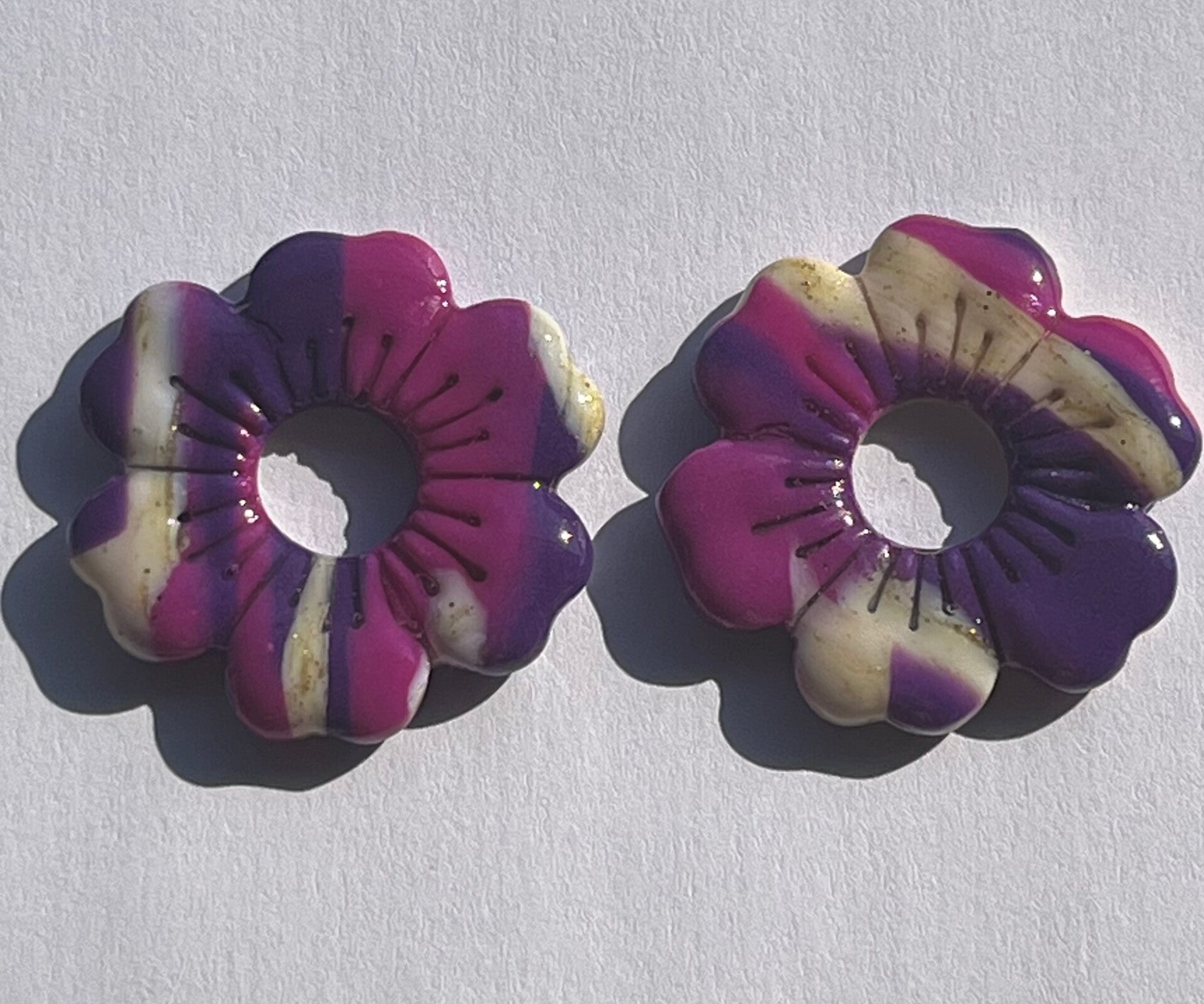 Violet/beige