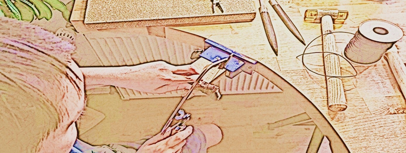Werktisch mit Schmuckwerkzeugen 2