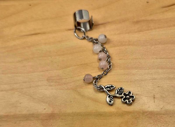 Bague d'oreille :fleur et Quartz