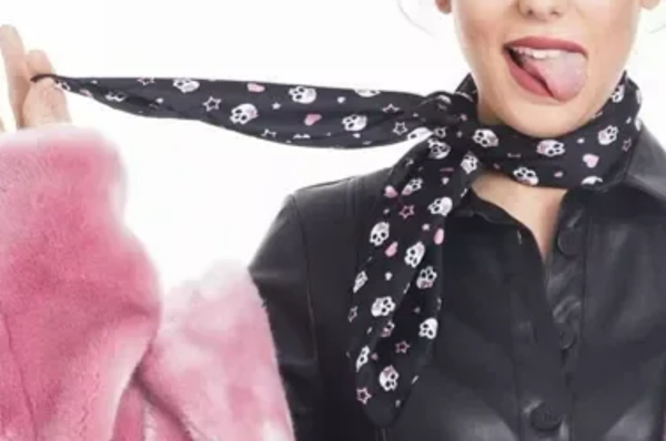 Foulard carré "SKULL"