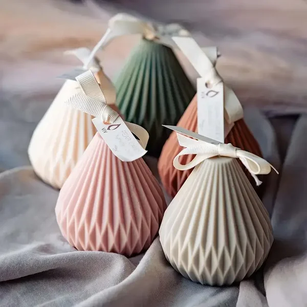 Luxury Artisan Candle Gift Set — 4 Sculpted Candles + 1 Signature Tin Candle