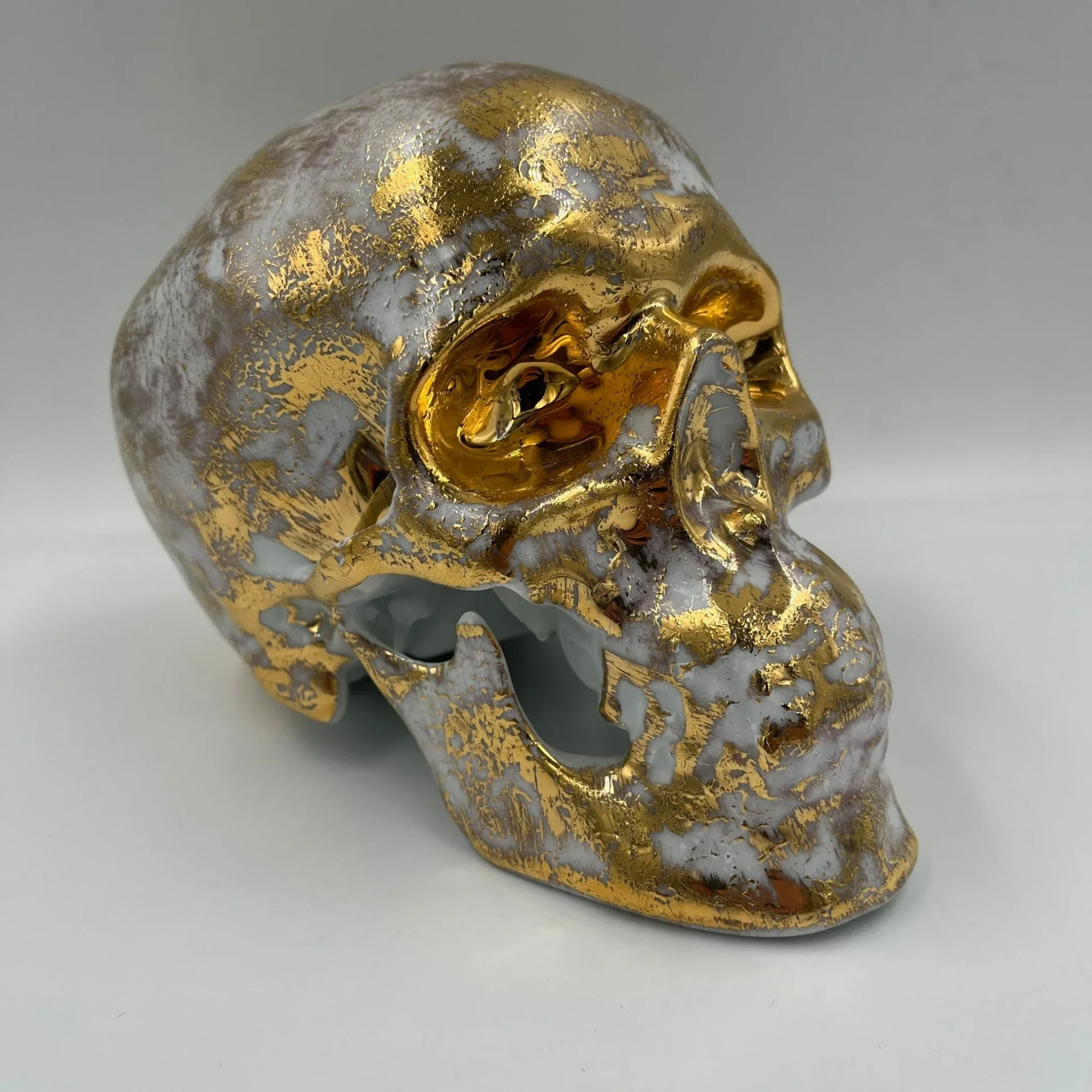 24K Gold Ceramic Skull – Luxe Gothic Home Décor