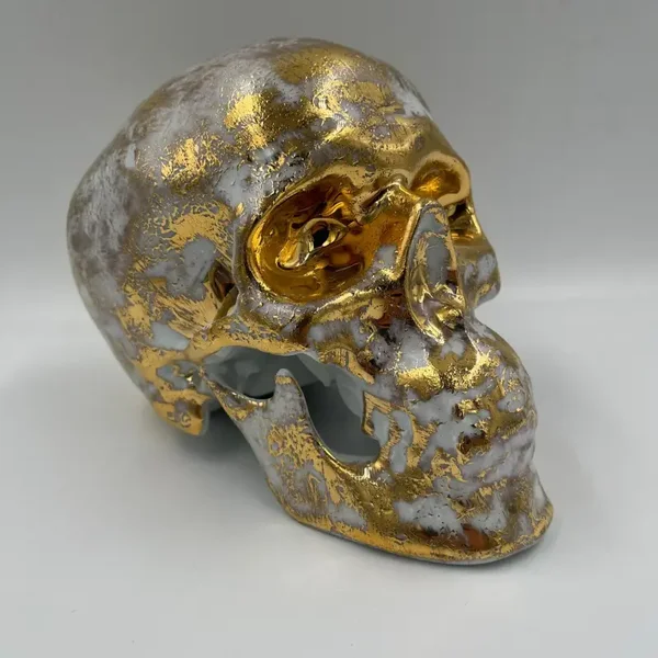 24K Gold Ceramic Skull – Luxe Gothic Home Décor