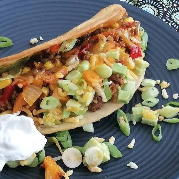 Taco Monday - gekruid gehakt - texmex saus - frisse salade met feta - en yoghurt saus