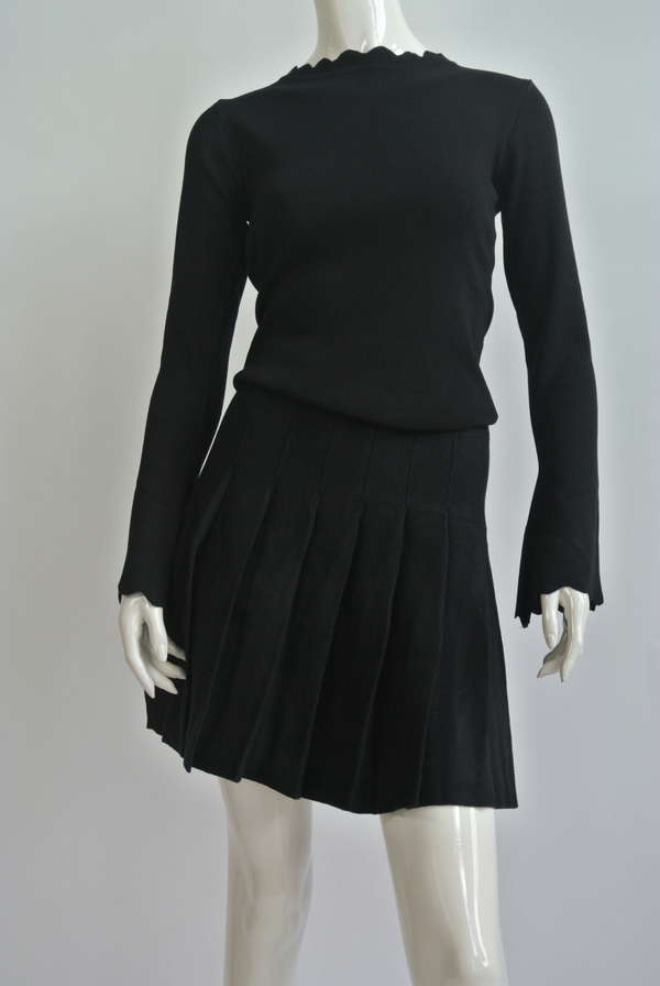 T-SHIRT MET FLAIR MOUWEN - ZWART