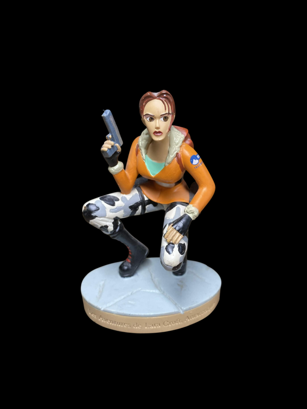 Figurine Lara Croft issue de Tomb Raider : Sur les traces de Lara Croft , en version Russie.