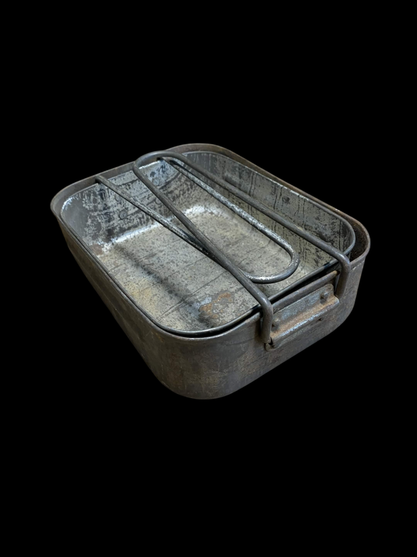 Gamelle britannique datée 1945