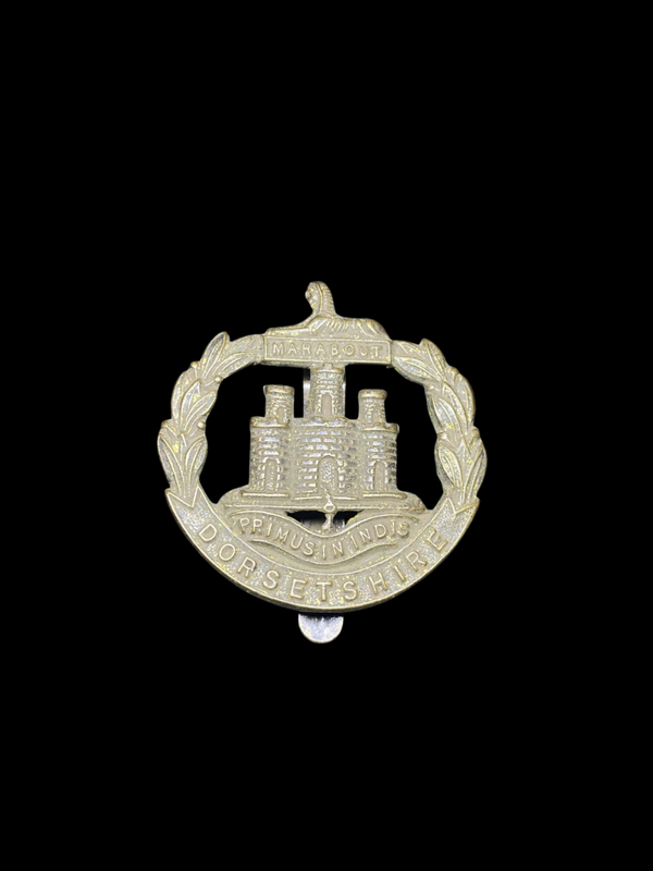 Insigne de casquette (Cap Badge) du Dorsetshire Regiment – Modèle Tout-Laiton (Variante Économique WW1)