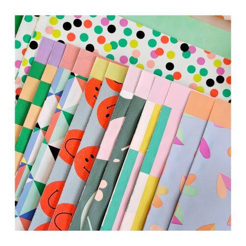 Kleurrijke cadeauzakjes voor het inpakken van kleine cadeaus.