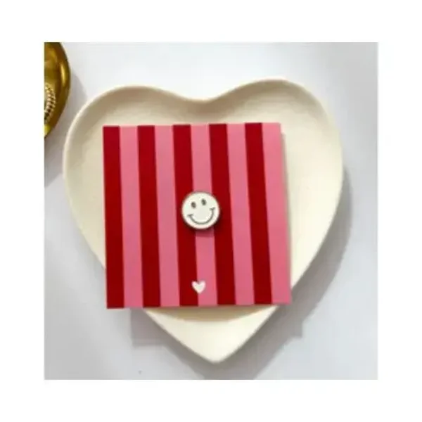 Pin met witte smiley.