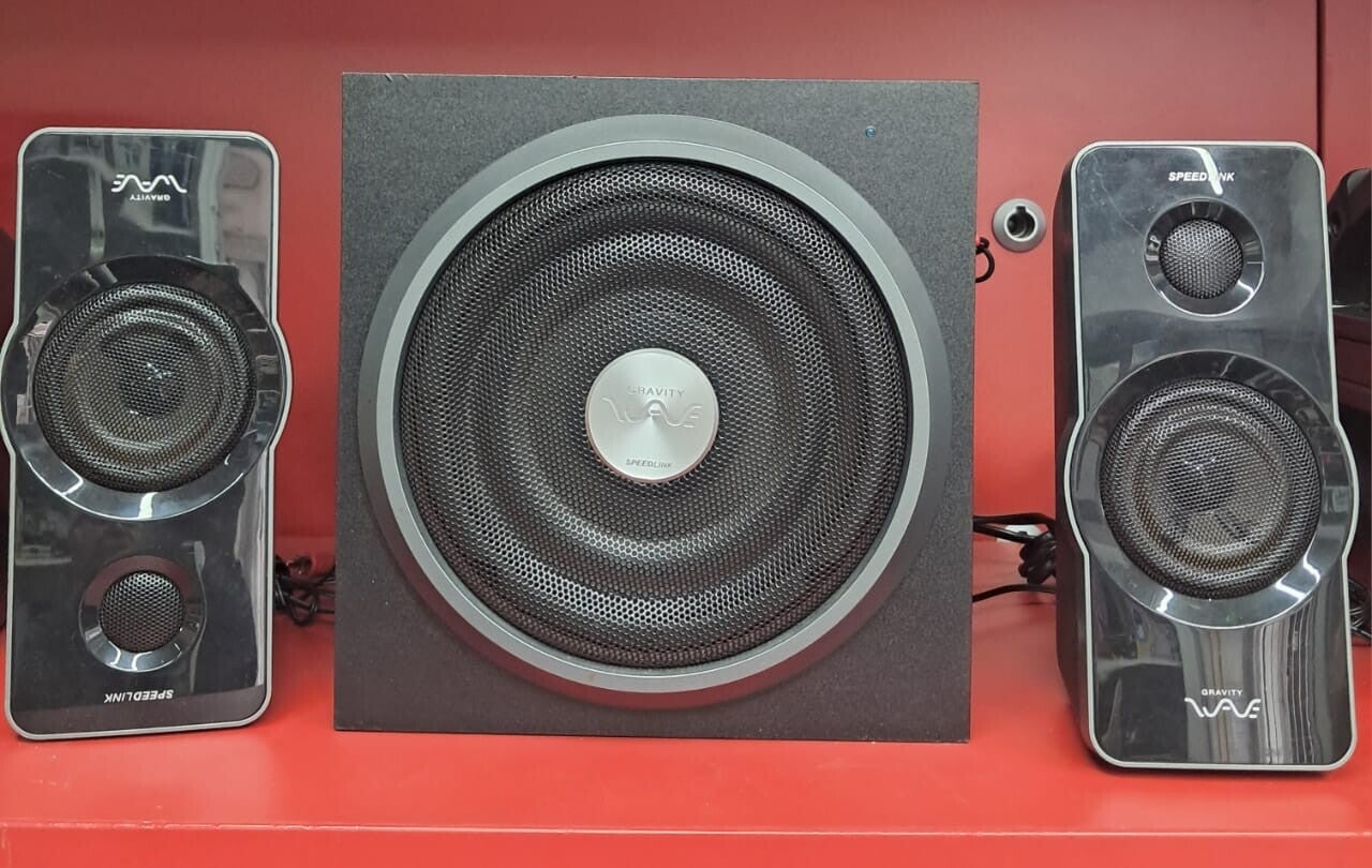 Subwoofer mit zwei Laudsprecher und Bluetooth-Funktion