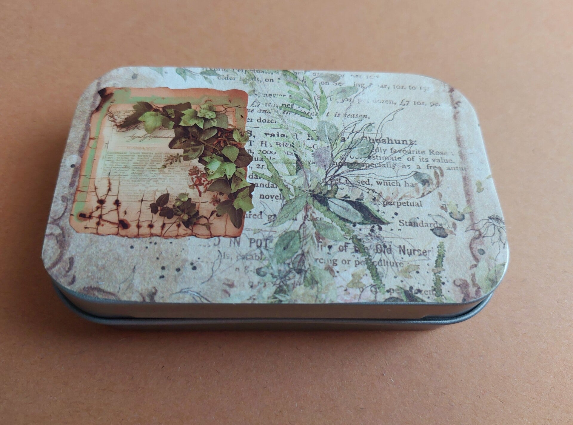 Stickers in blikje | vintage groen