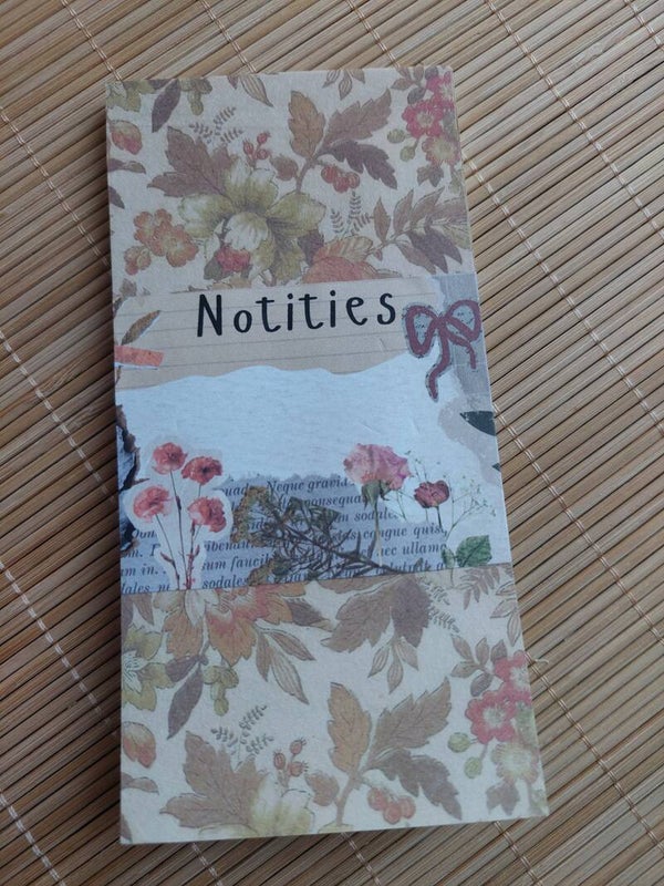 Notitieblokje smal bloem gelineerd