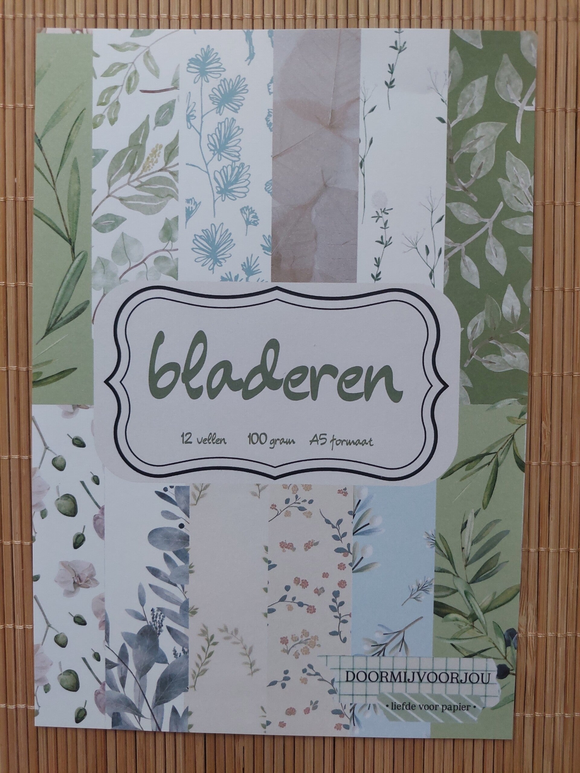 Papiervellen bladeren