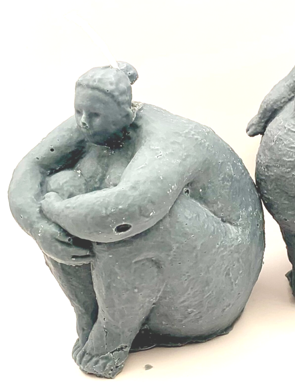 Velours Noir - Anthracite - Femme assise