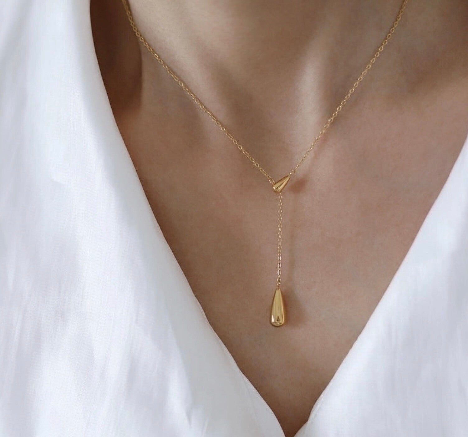 Luxe Gold Droplet Pendant Necklace