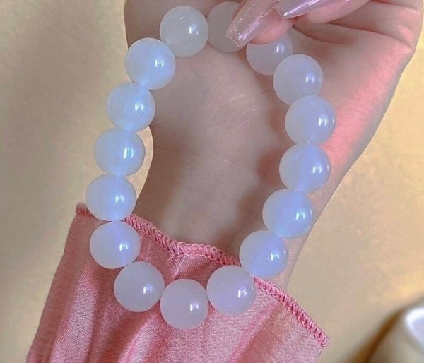 Gorgeous white bracelet