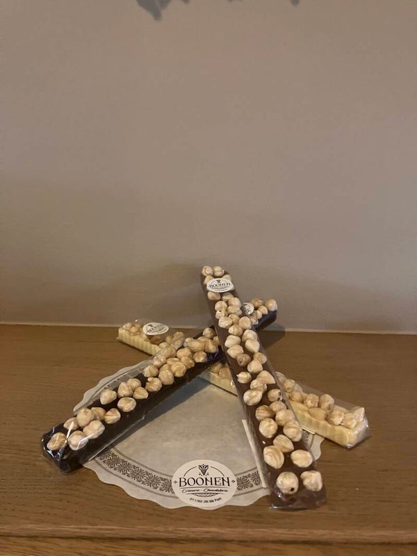 Chocolade reep met hele hazelnoten