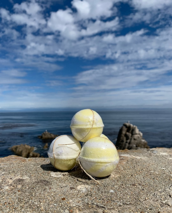 Lemon scented bath bomb