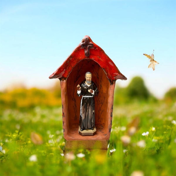 Kapliczka ceramiczna z figurą Ojca Pio