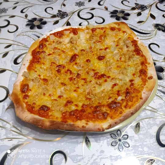 Pizza au thon et oignons