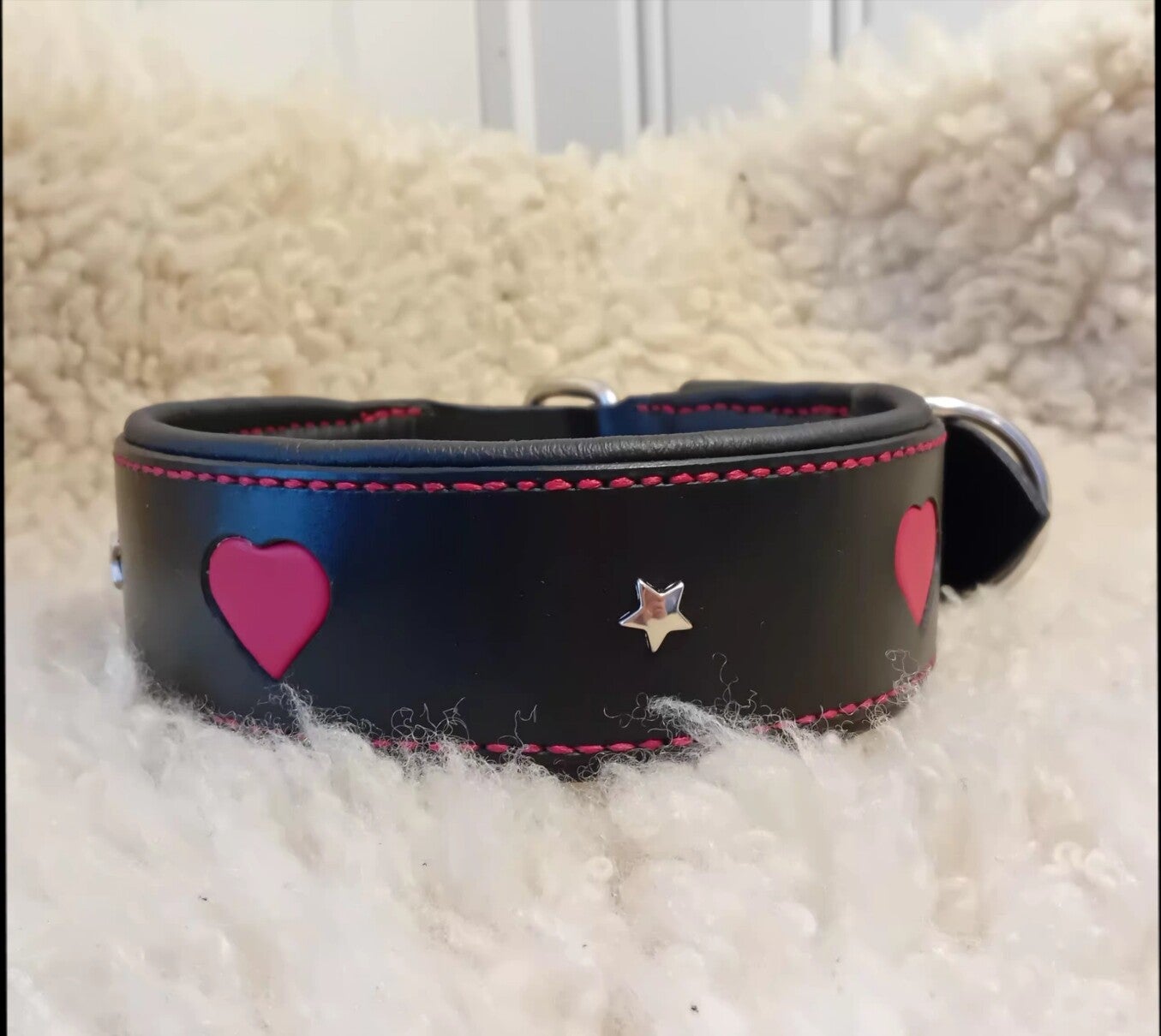 Pehmustettu kaulapanta soljella