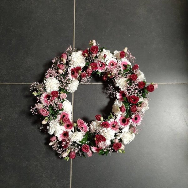 Handgemaakte Grafkrans – Wit en Roze Tinten