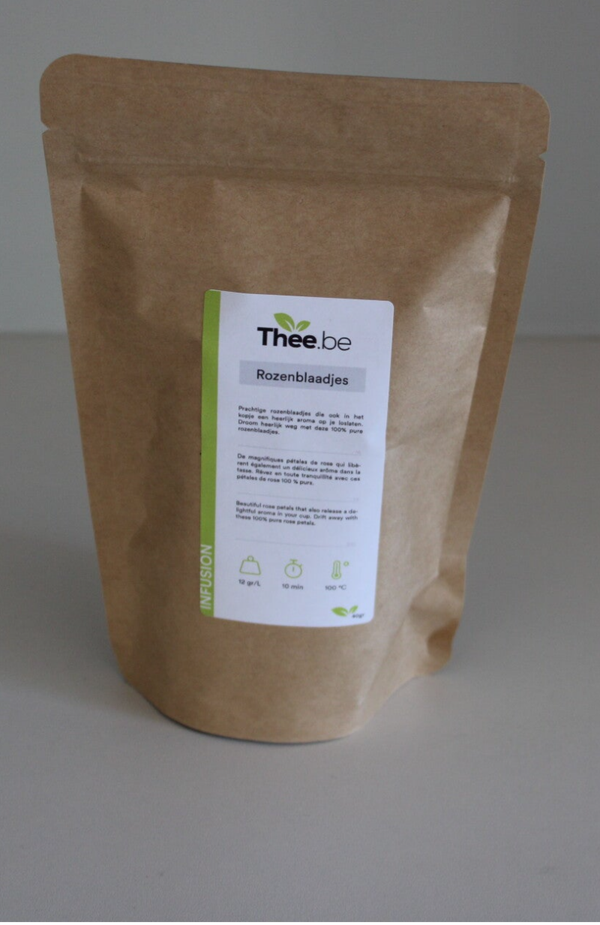Thee rozenblaadjes