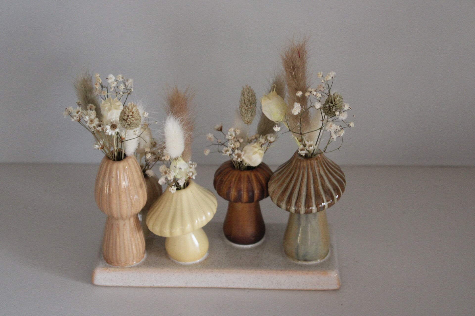 Paddenstoelenset met droogbloemen