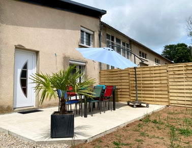 Terrasse plus jardin gîte LeFIGABOU
