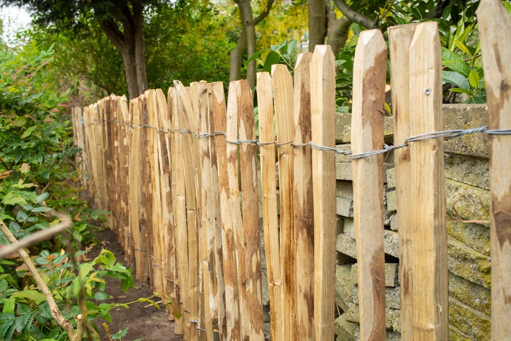 Tuinhek Engels Kastanjehout Op Rol 460 cm in 4 hoogtes van 90 - 180 cm Latafstand 5 cm