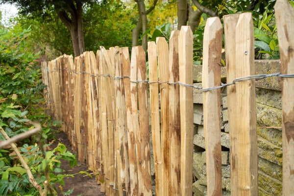 Tuinhek Engels Kastanjehout Op Rol 460 cm in 4 hoogtes van 90 - 180 cm Latafstand 5 cm