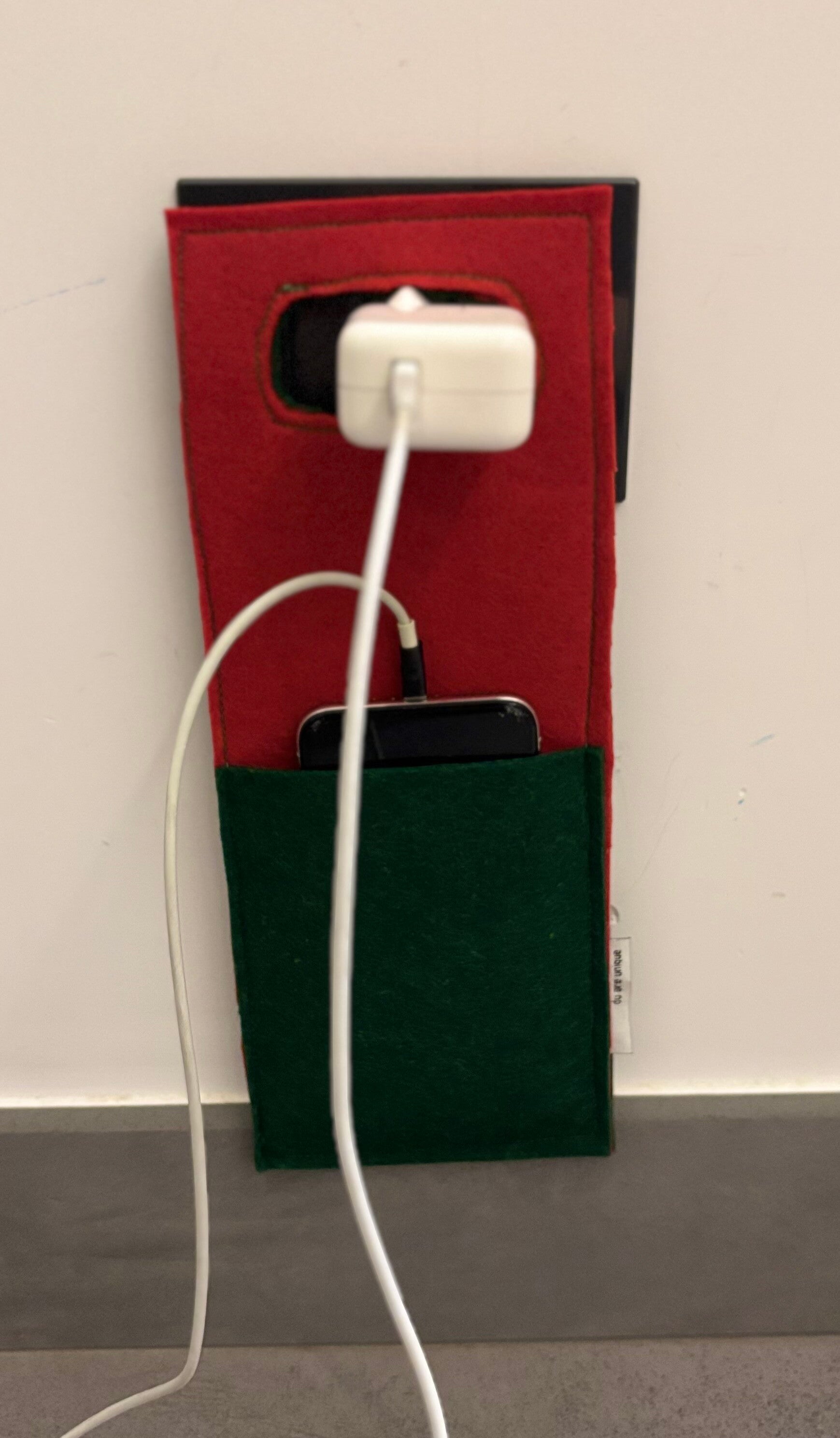 Porta cellulare per caricabatterie