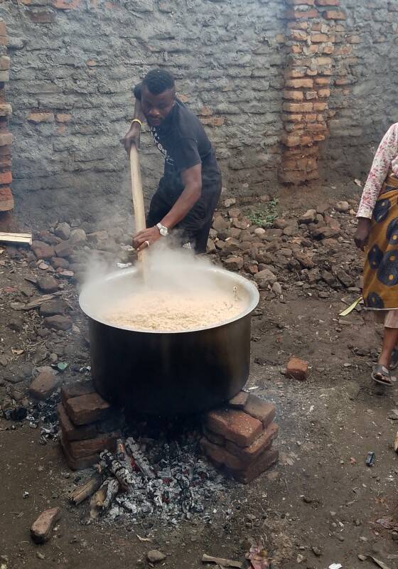 uganda-2025-taschen-kasese-kochen-01-standard-e8aq5i.jpg