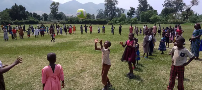 uganda-2026-taschen-kasese-fu-ball-04-standard.webp