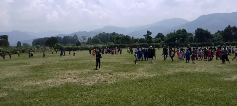 uganda-2026-taschen-kasese-fu-ball-kulisse-standard.webp