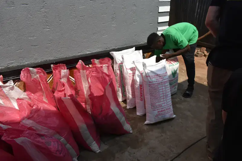 uganda-2026-taschen-kasese-packen-01-standard.webp