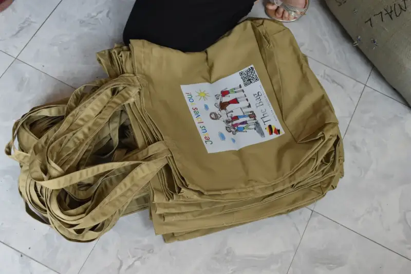 uganda-2026-von-taschen-und-tiere-packen-02-standard.webp
