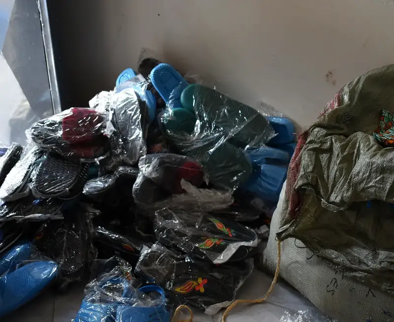 uganda-2026-von-taschen-und-tiere-packen-04-standard.webp