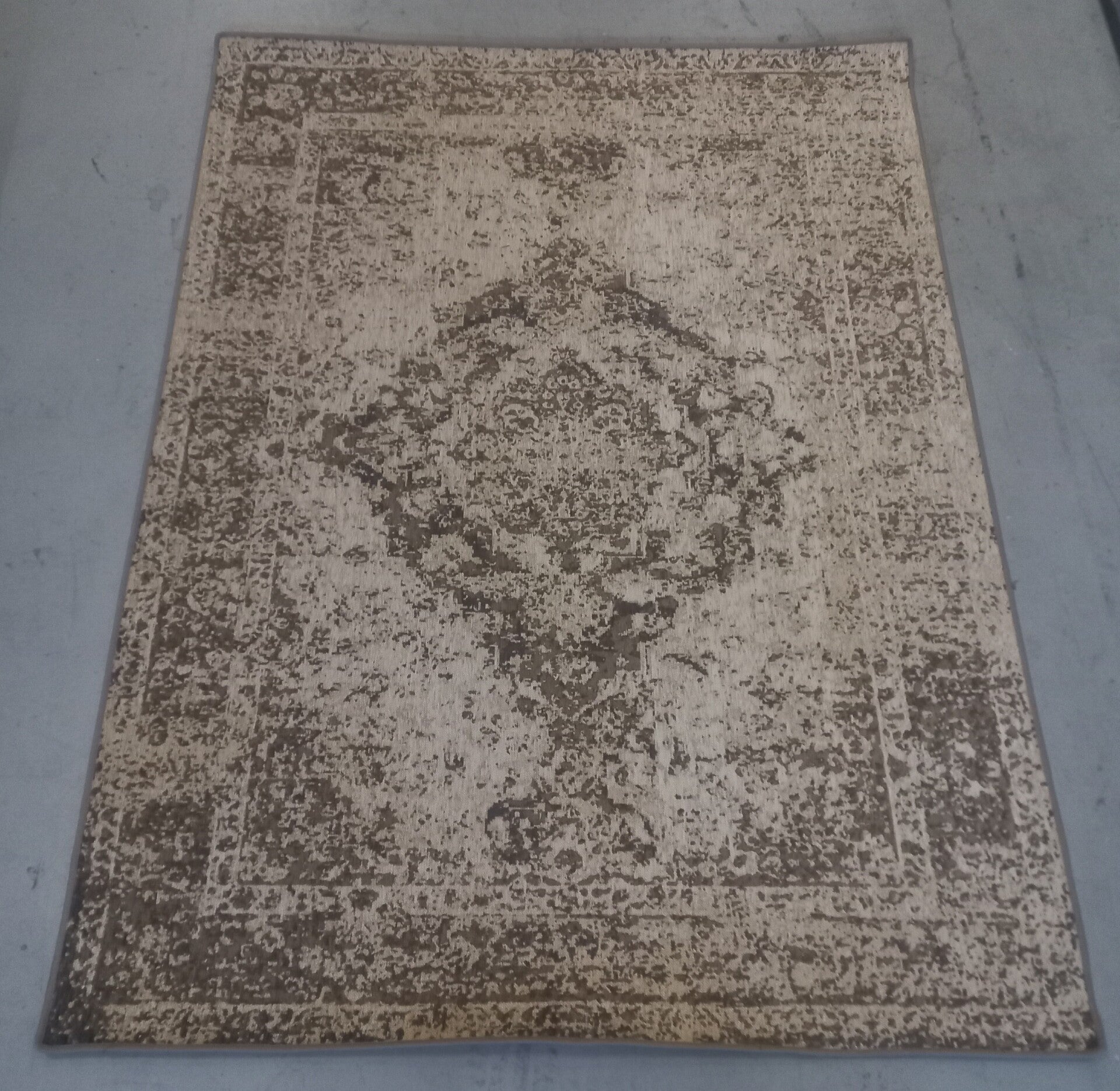 Assam Simply Taupe 170 x 240 cm