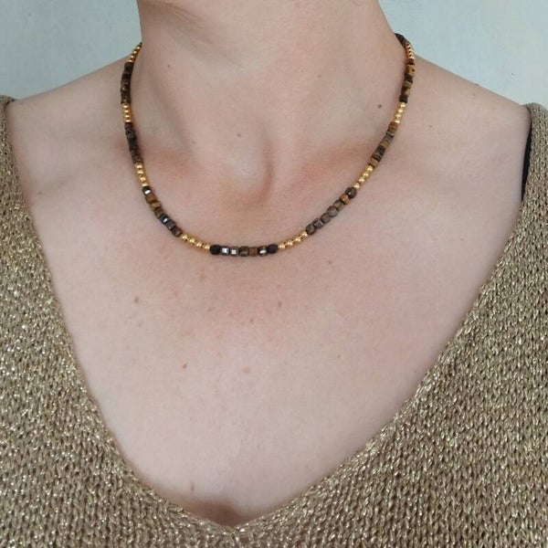 Bruine choker ketting tijgeroog met gouden kralen
