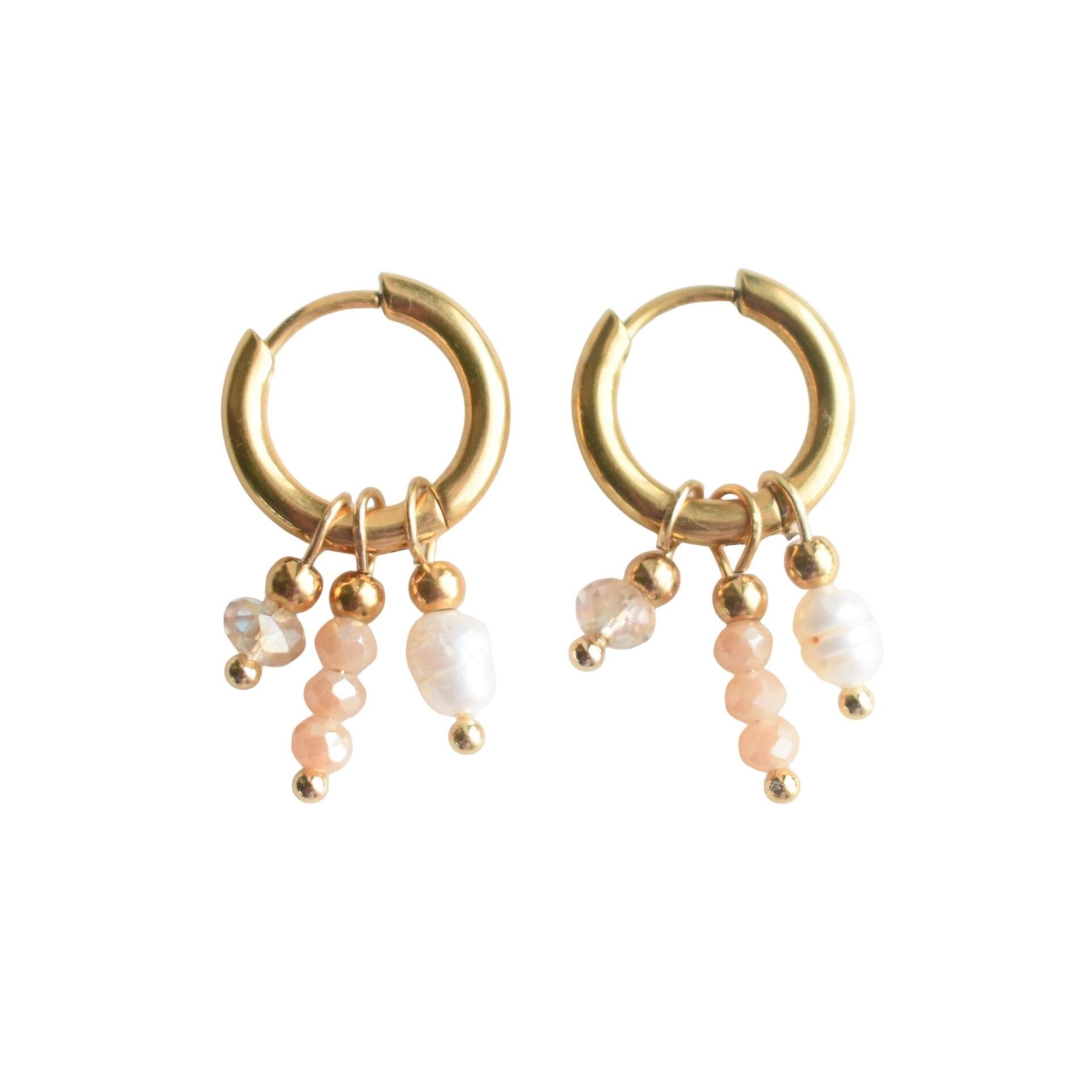 Oorbellen met hangertjes en parels goud