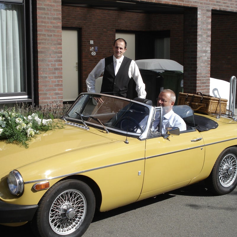 MGB Bruidegom Ernest met chauffeur