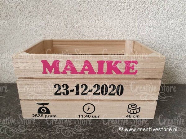 Houten kistje met naam en geboorte gegevens