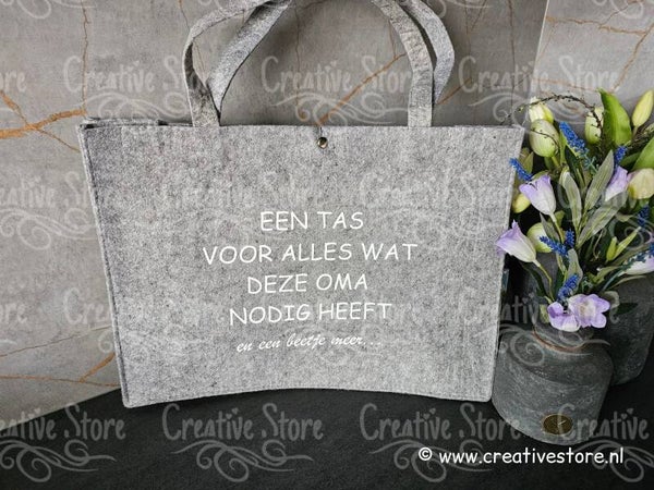 Vilttas lichtgrijs : een tas voor alles wat deze oma nodig heeft en een beetje meer...
