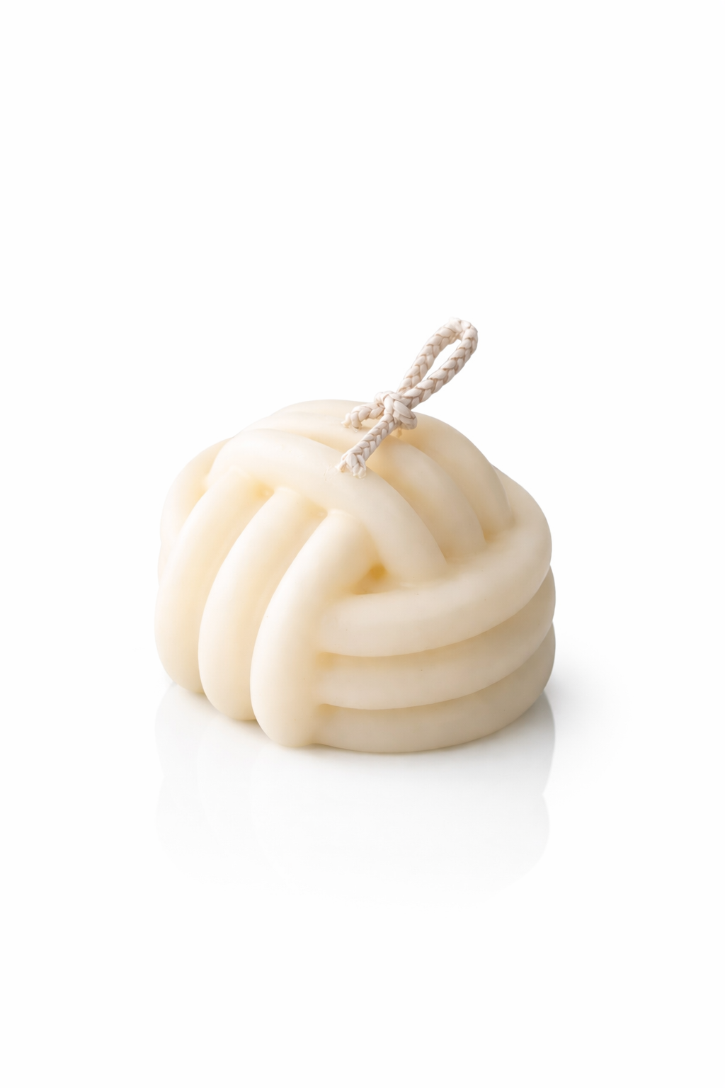 Handgemaakte knoop kaars - minimalistische woondecoratie in crème - cadeau voor moeder