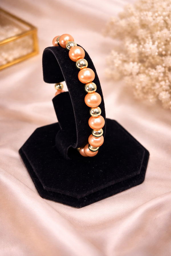 ACTIE - Perzik kleurige parelarmband met goud of zilveren details