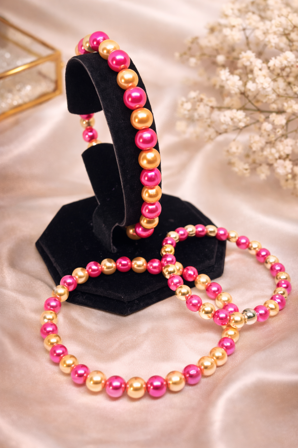ACTIE - Roze parelarmband met verschillende accenten