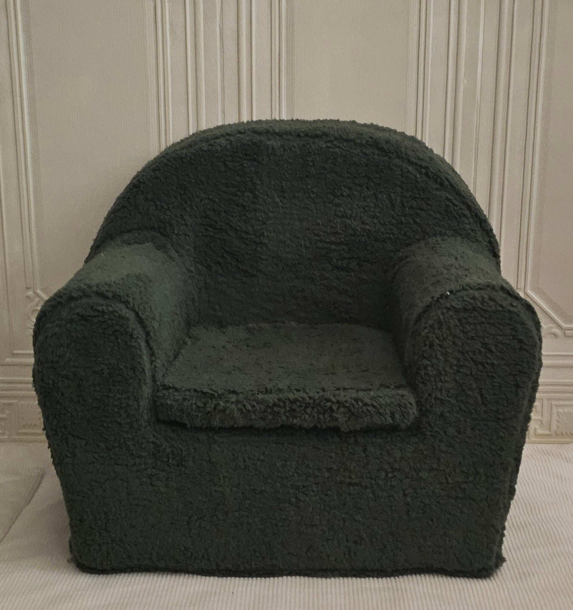 Peuterstoel fur immitatie bont effen. Verkrijgbaar in 3 kleuren.